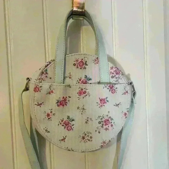 Mint green with detail silk lining.Round Purse with over shoulder and hand strap - Picture 1 of 10